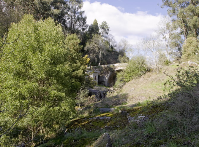 PONTE ROMANA SOBRE O RÍO DEVA