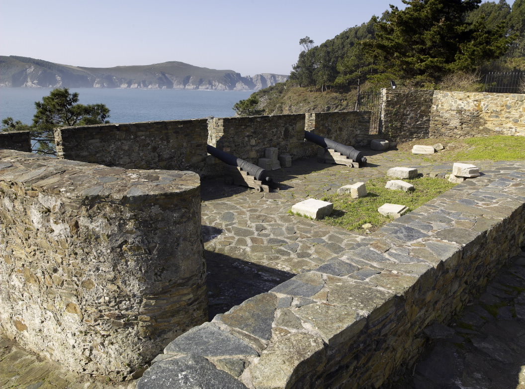 CASTILLO, TORRE, FORTALEZA CASTELO DA CONCEPCIÓN EN CEDEIRA A CORUÑA - GALICIA