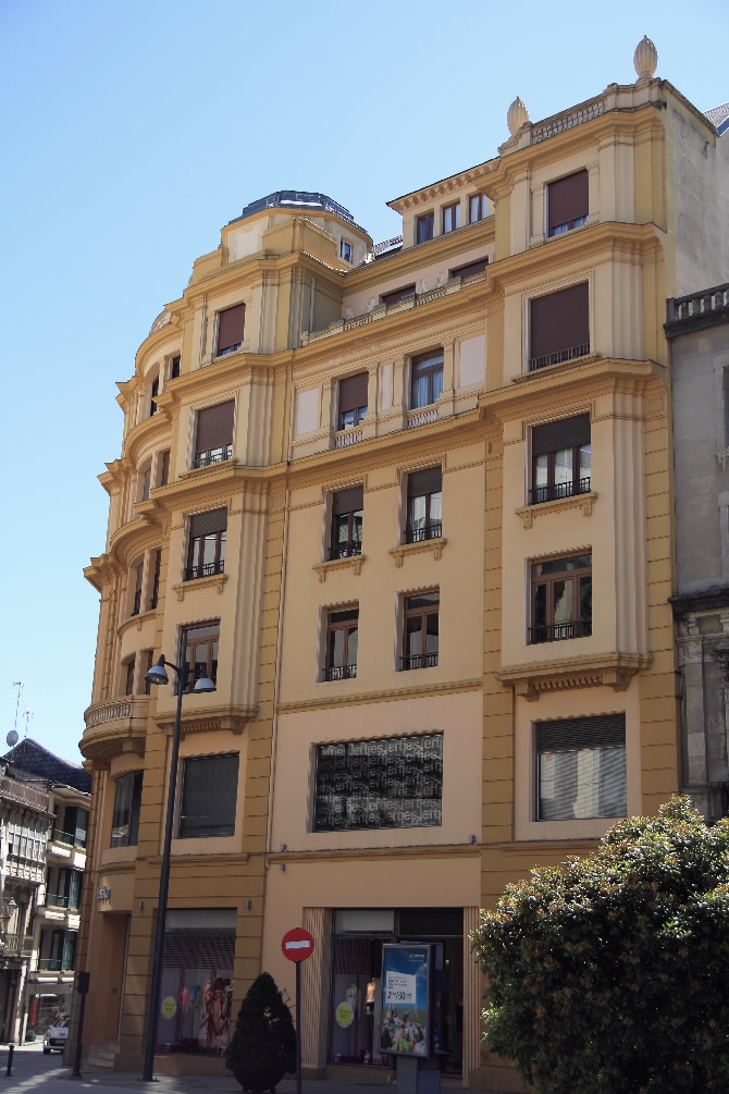 CASA BLASONADA DE RÚA ARMAÑÁ, Nº 2