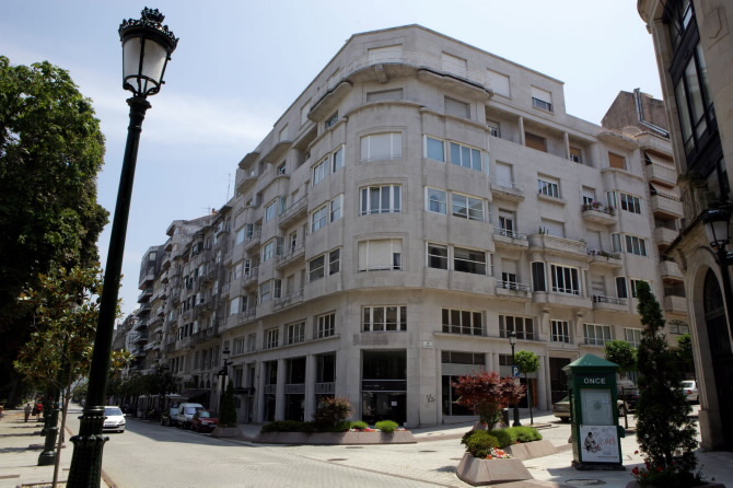 CASA PARA MARÍA IGLESIAS CURTY