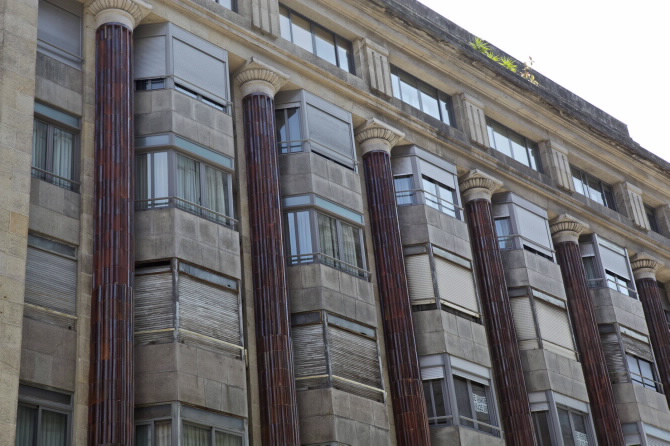 EDIFICIO BANCA VIÑAS-ARANDA