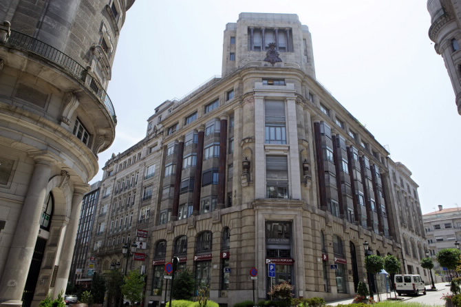 EDIFICIO BANCA VIÑAS-ARANDA