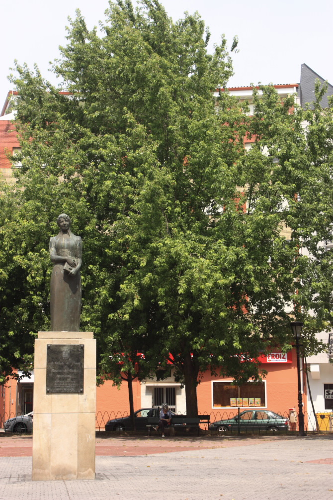 XARDÍNS PRAZA ROSALÍA DE CASTRO