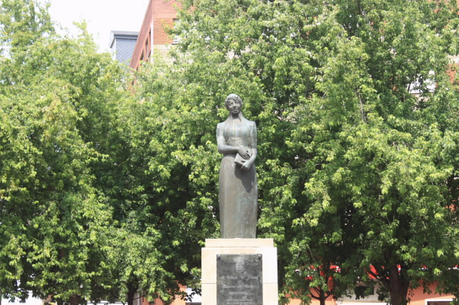 XARDÍNS PRAZA ROSALÍA DE CASTRO