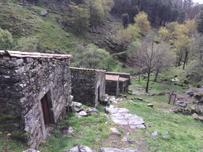 MUÍÑOS DO PICÓN E DO FOLÓN