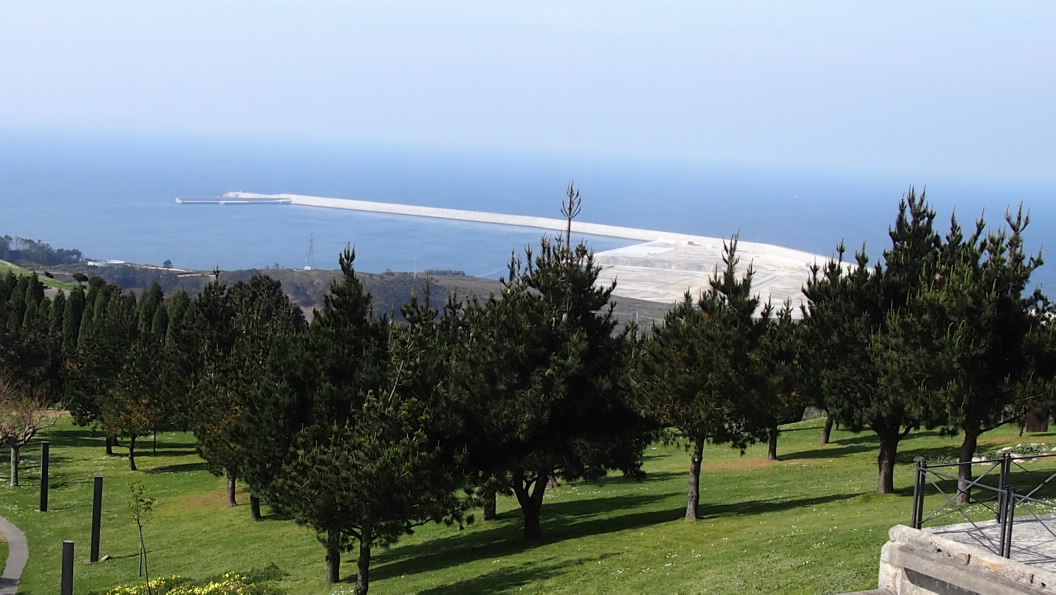 ÁREA DE RECREO MONTICAÑO EN ARTEIXO A CORUÑA - GALICIA