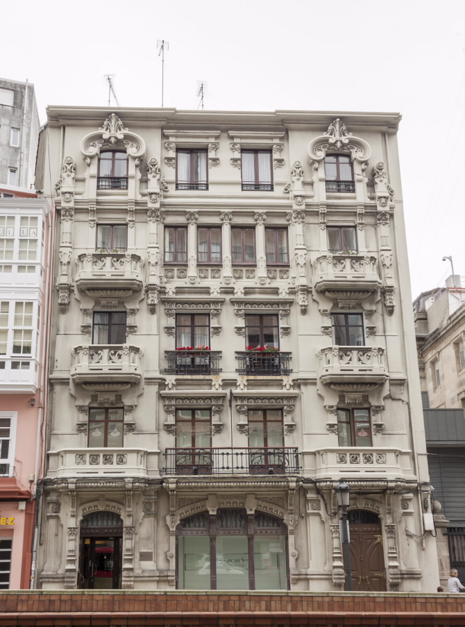 ENSANCHE E EDIFICIOS MODERNISTAS