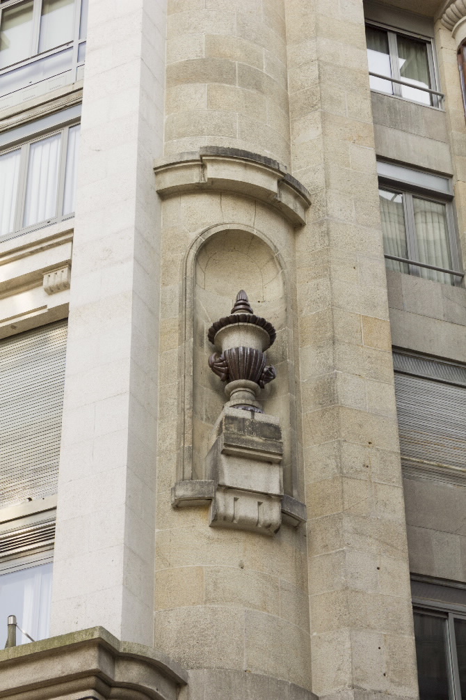 EDIFICIO BANCA VIÑAS-ARANDA