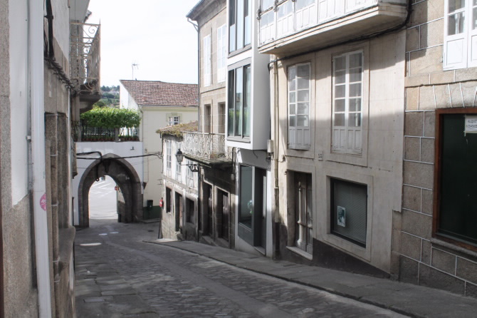 PORTA DE A PONTE NOVA DE BETANZOS