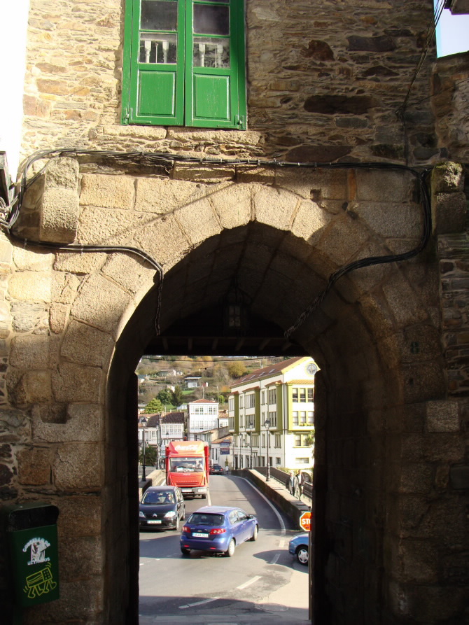 PORTA DE A PONTE VELLA DE BETANZOS