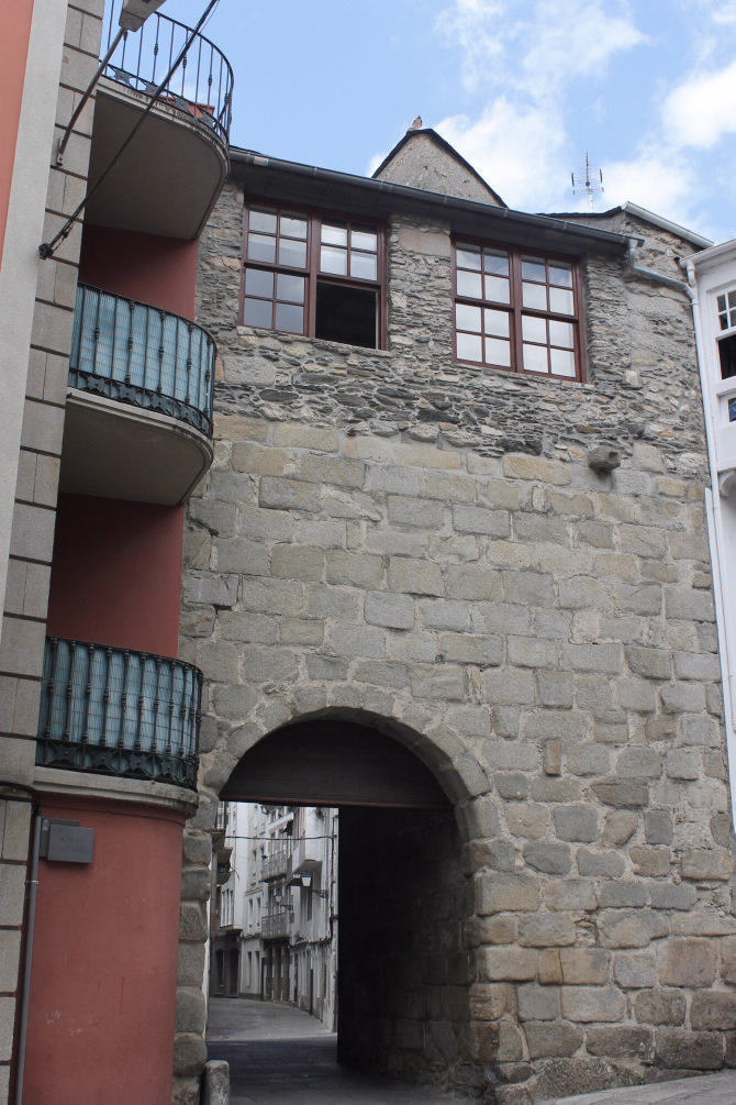 PORTA DA VILA OU DO CRISTO DO AMPARO