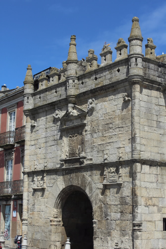PORTA DE CARLOS V
