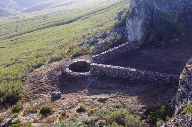 FOXO DO LOBO DE PARADA DA SERRA EN A GUDIÑA E PEDROSO EN RIÓS