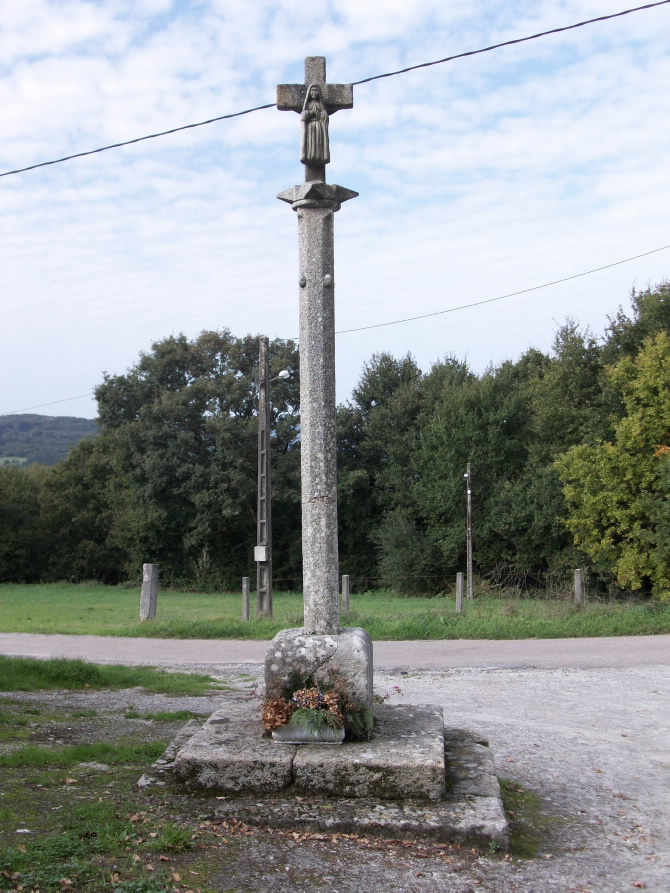CRUCEIRO DE SANTA MARÍA DE VILAQUINTE