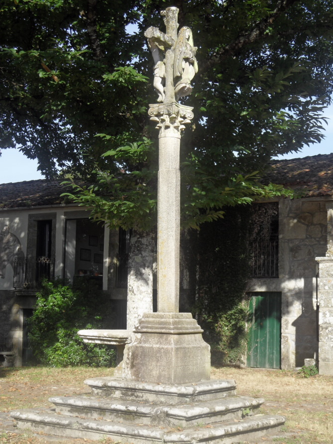 CRUCEIRO DE SAN MIGUEL DE BUCIÑOS