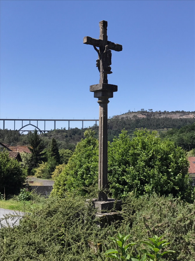 CRUCEIRO DE SAN PEDRO DE DONAS