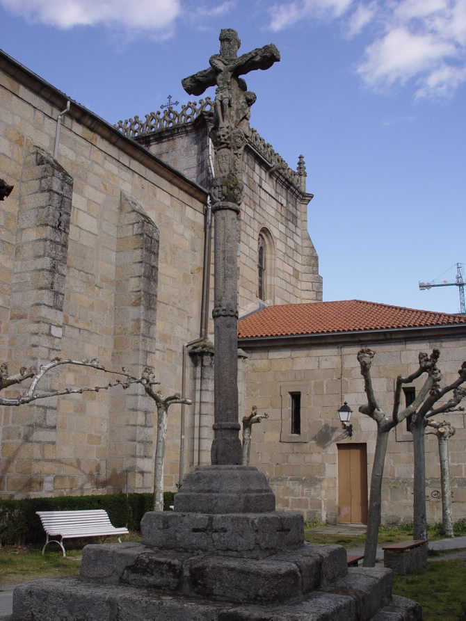 CRUCEIRO DA IGREXA DA TRINIDADE