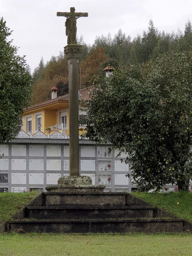 CRUCEIRO DO CEMITERIO DE QUIÓN