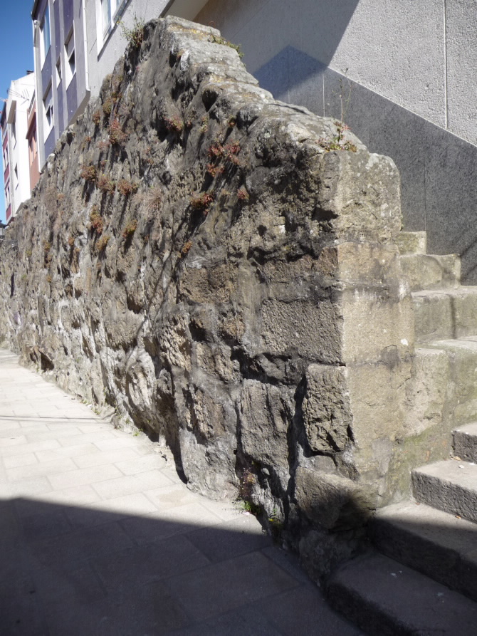 MURALLA MEDIEVAL NA RÚA BAIXO MURO