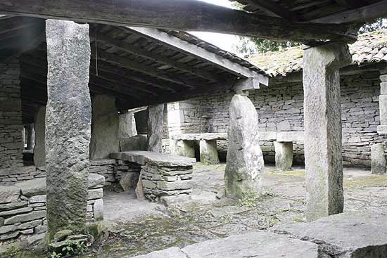 ANTIGO MERCADO POPULAR. PENDELLOS DE A GOLADA