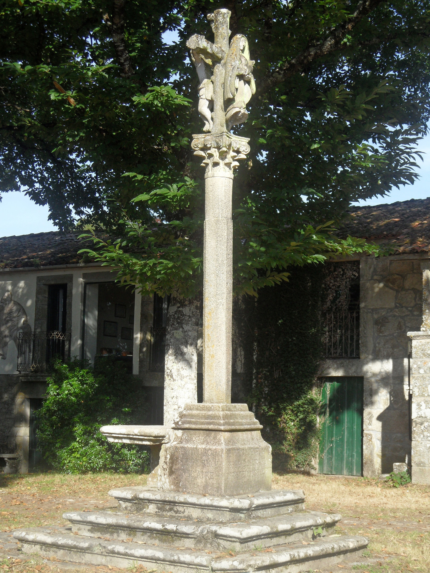 CRUCEIRO DE SAN MIGUEL DE BUCIÑOS