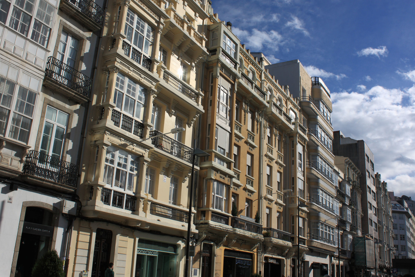 CASAS EN TORNO PLAZA DE LUGO