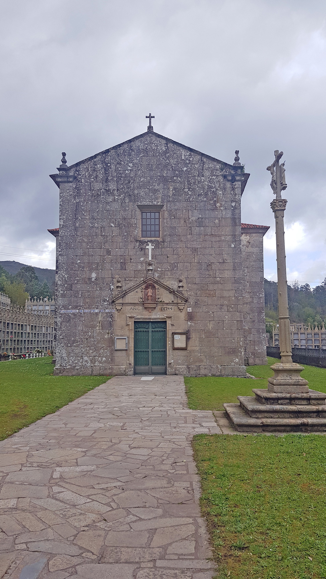 IGREXA DE SAN TIRSO DE CANDO