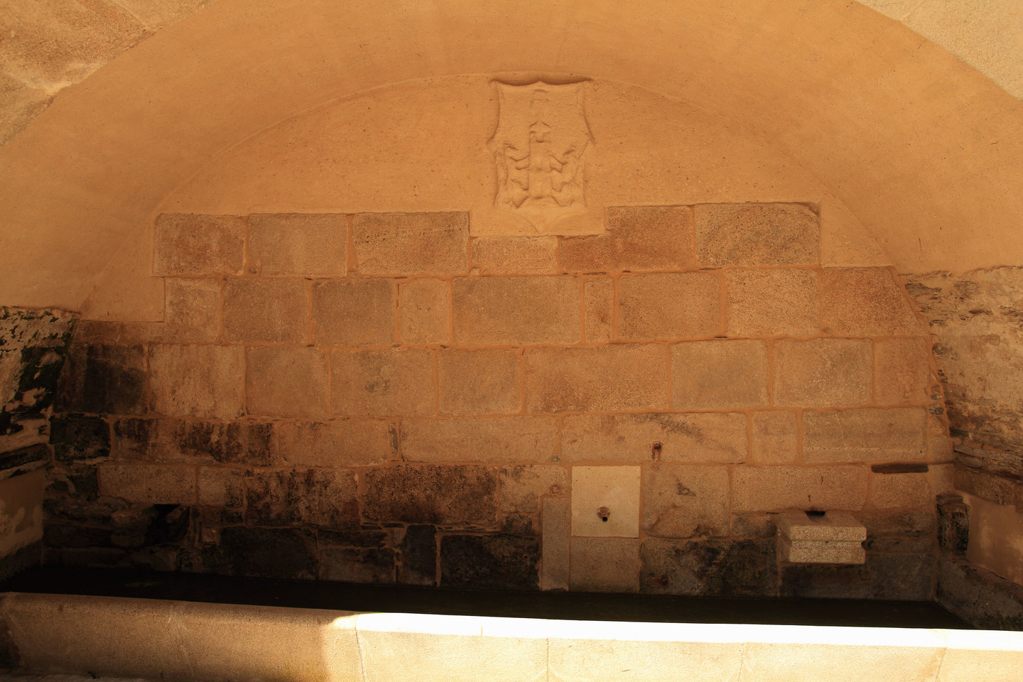 CASA DOS SANGRO DE ORBÁN