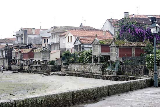 HÓRREOS DEL CONJUNTO HISTÓRICO-ARTÍSTICO DE COMBARRO