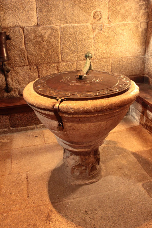 IGREXA DE SANTA MARÍA A ANTIGA DA CORTICELA