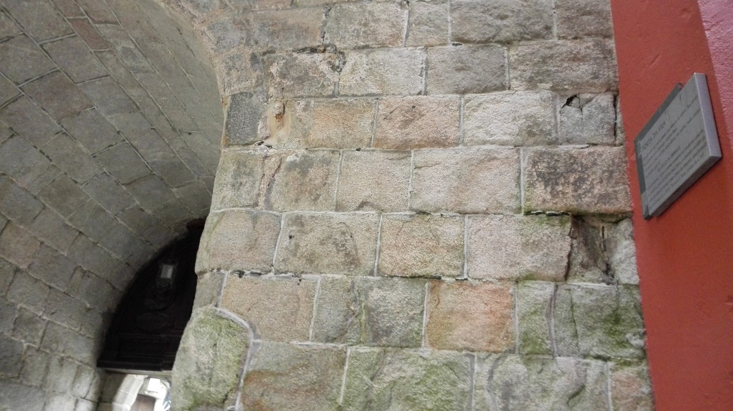 PORTA DA VILA OU DO CRISTO DO AMPARO