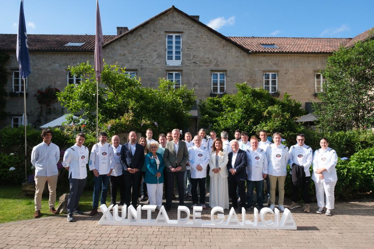 O presidente da Xunta de Galicia xunto aos cociñeiros Estrella Michelín