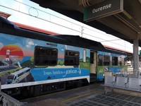 Tren turístico na estación de Ourense.