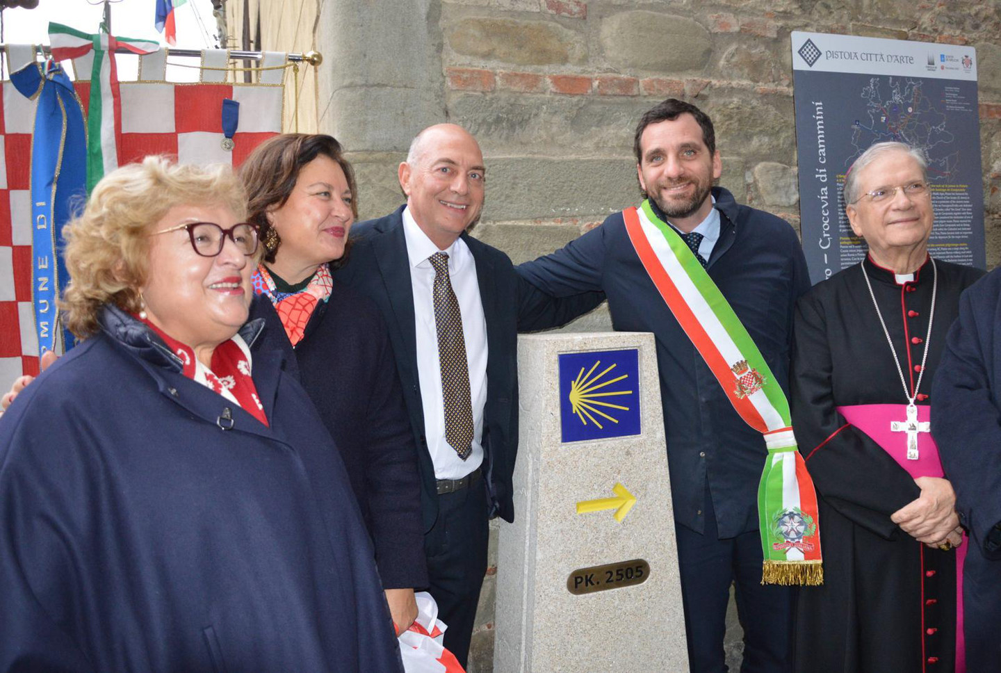 Instalación dunha mouteira do Camiño de Santiago en Pistoia (Italia).