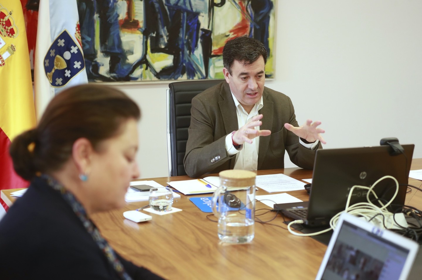Román Rodríiguez e Cecilia Pereira, na reunión coas asociación de amigos do Camiño.