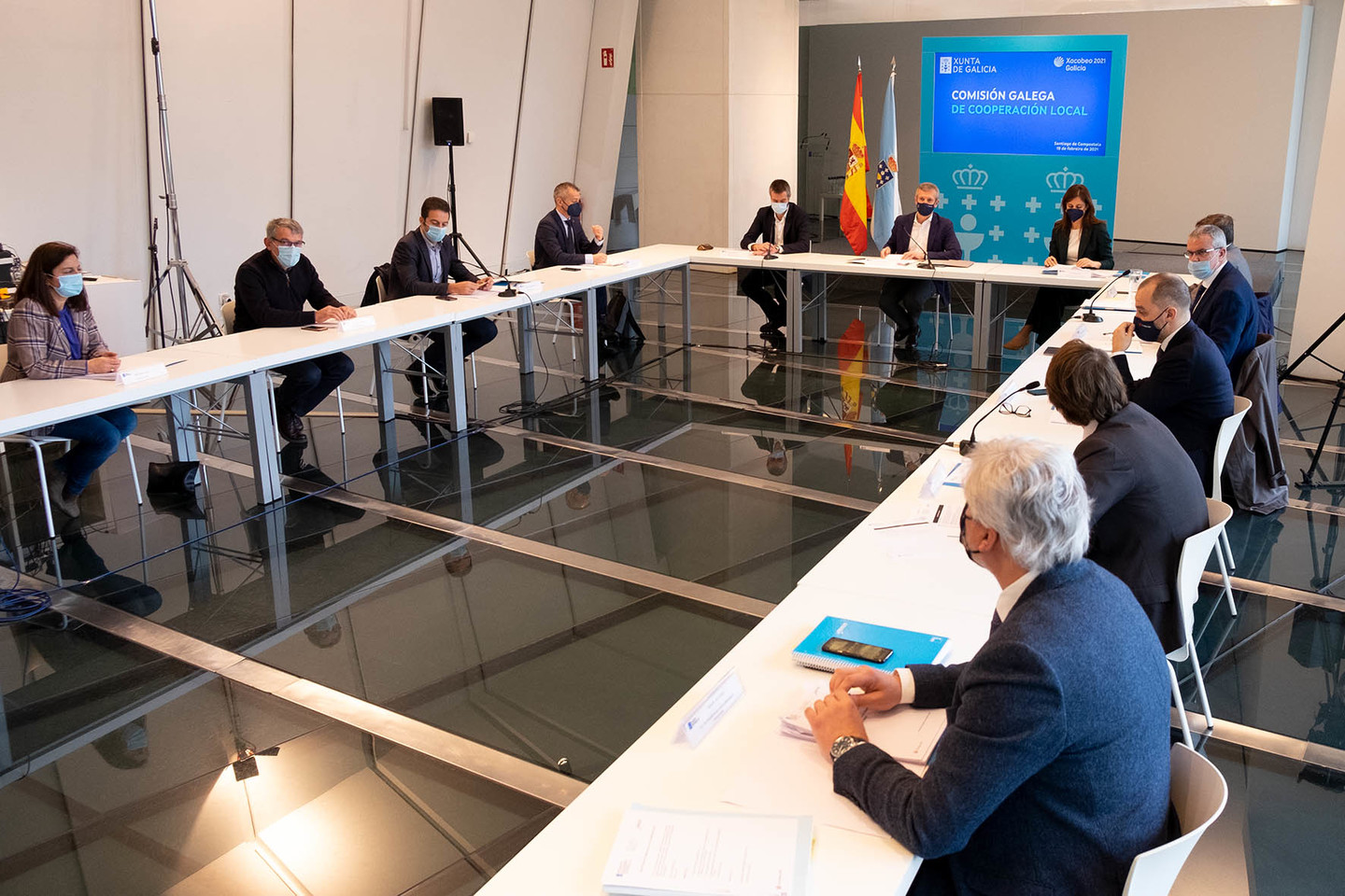 El vicepresidente 1º de la Xunt, en la reunión con los representantes de la hostelería.