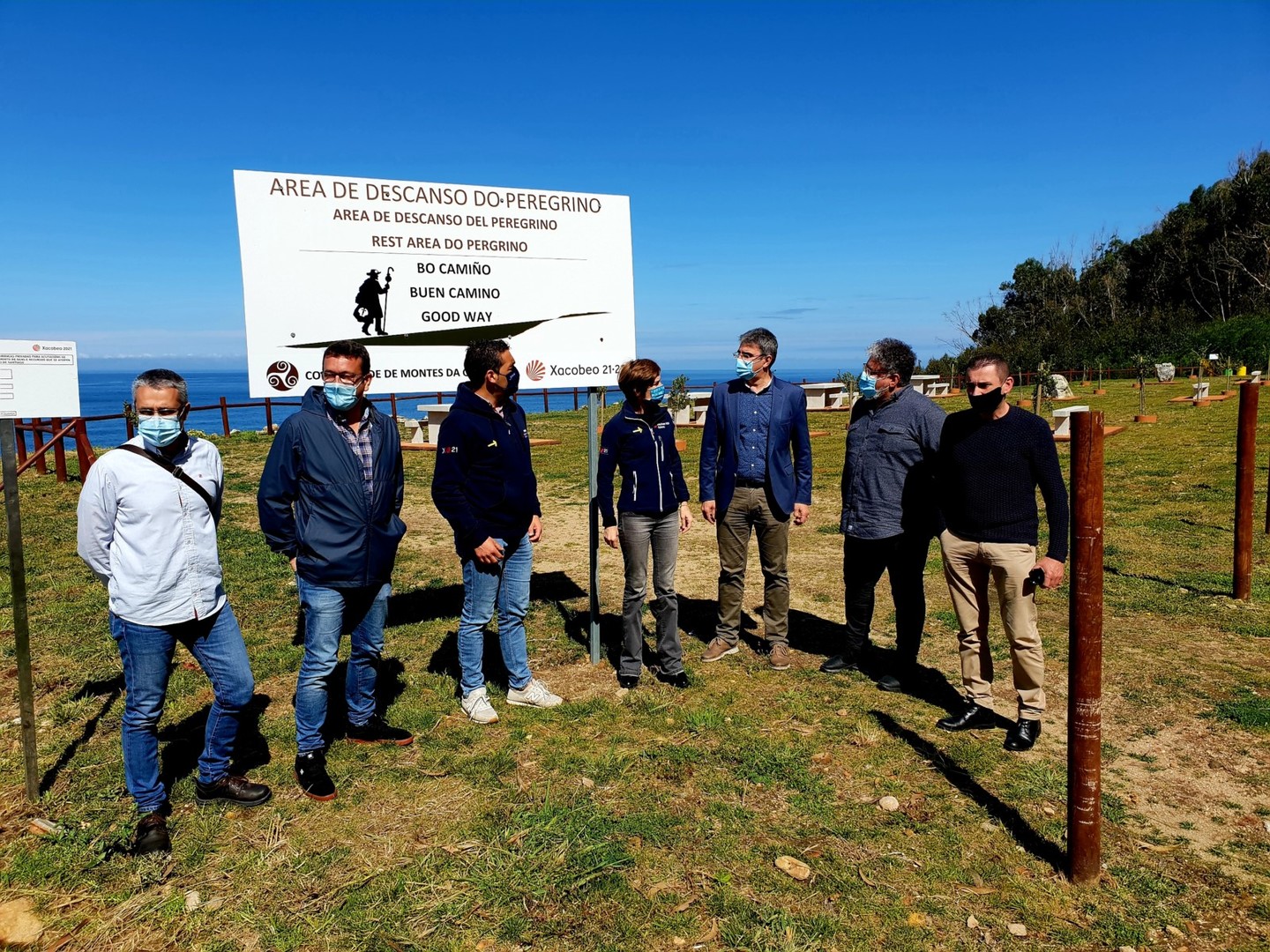Visita de Nava Castro al área de descanso de peregrinos de A Guarda.