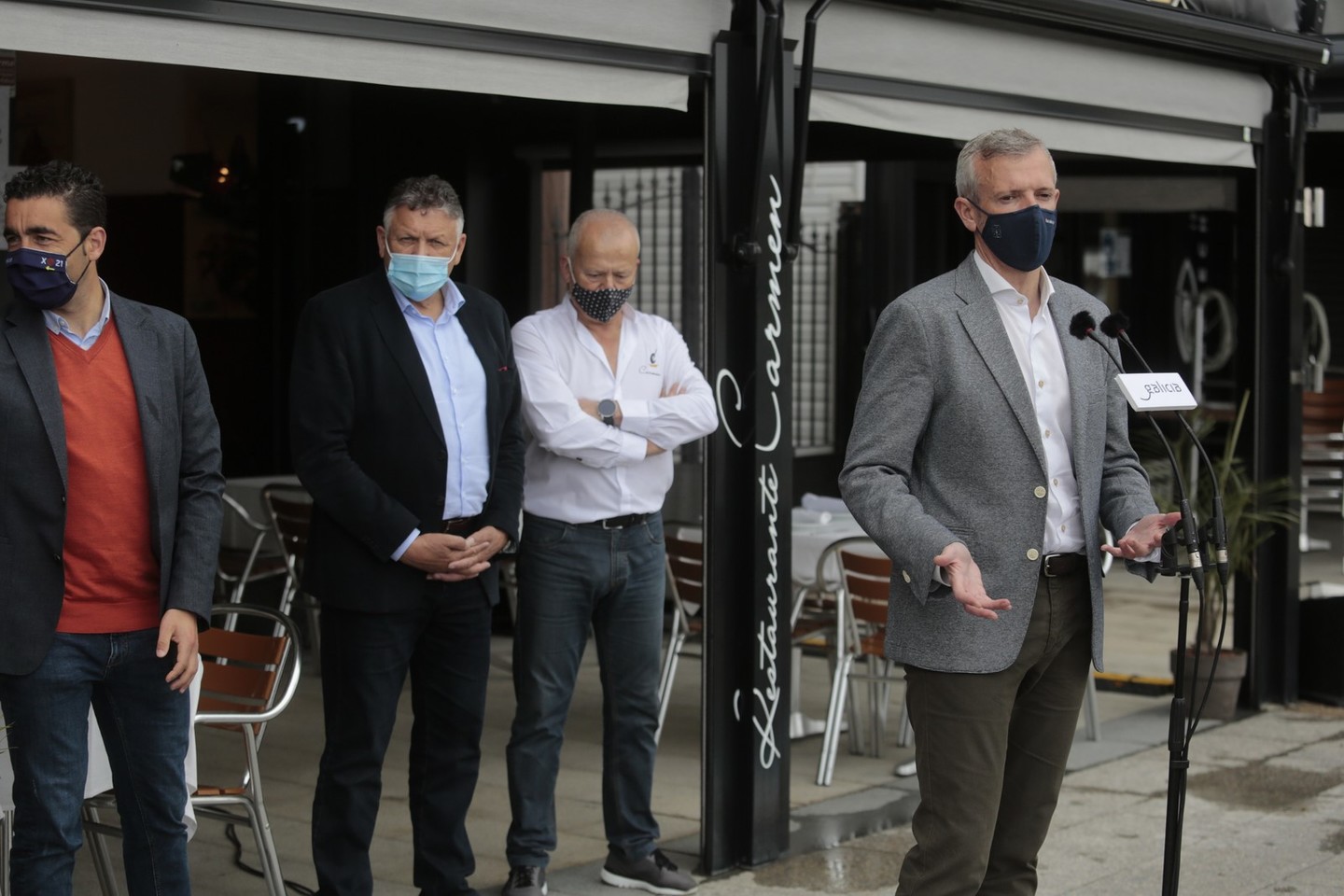 Alfonso Rueda, na súa visita a Sanxenxo.