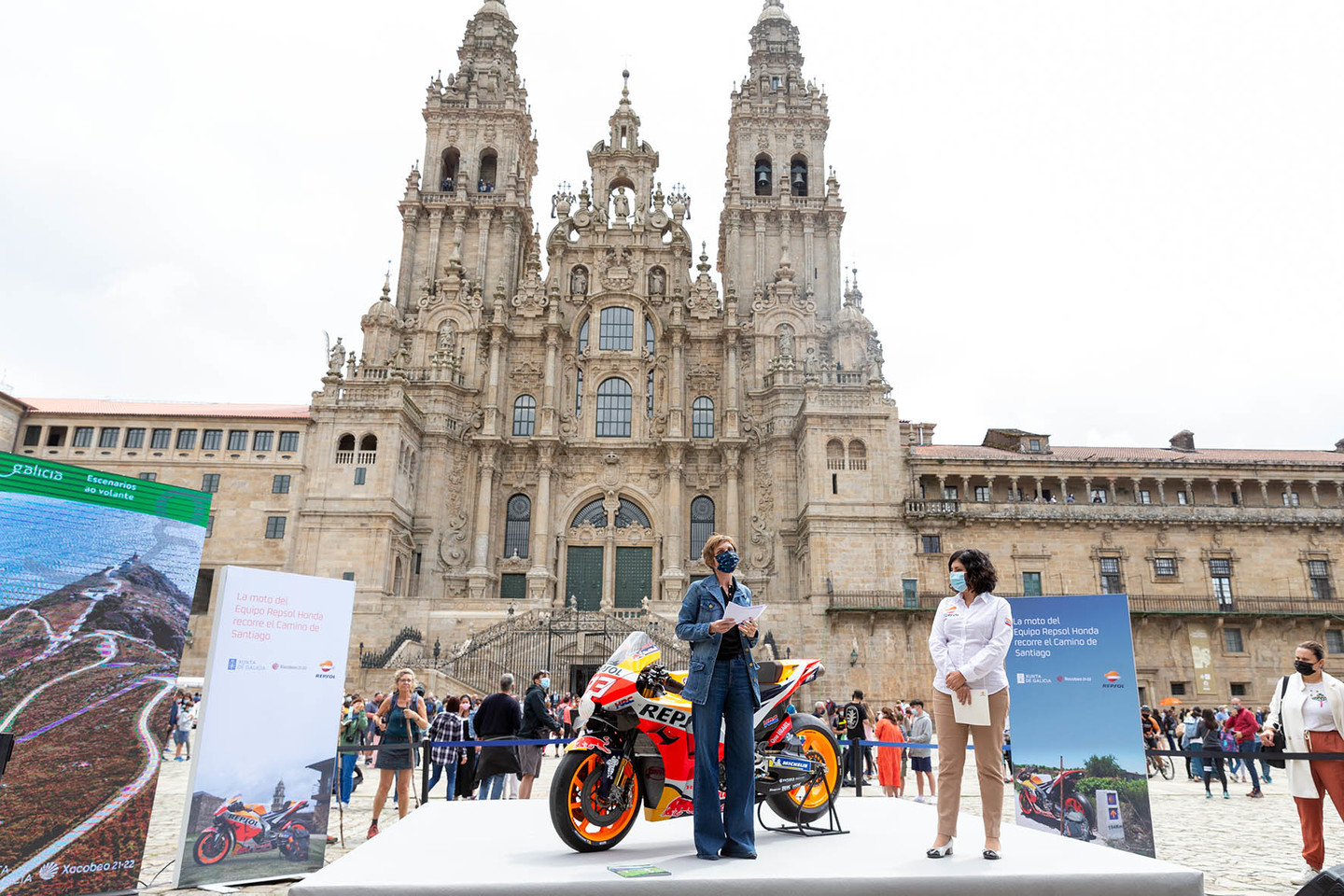 A moto de Marc Márquez, no  Obradoiro.
