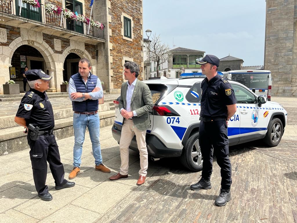 La Policía Autonómica, en Portomarin.
