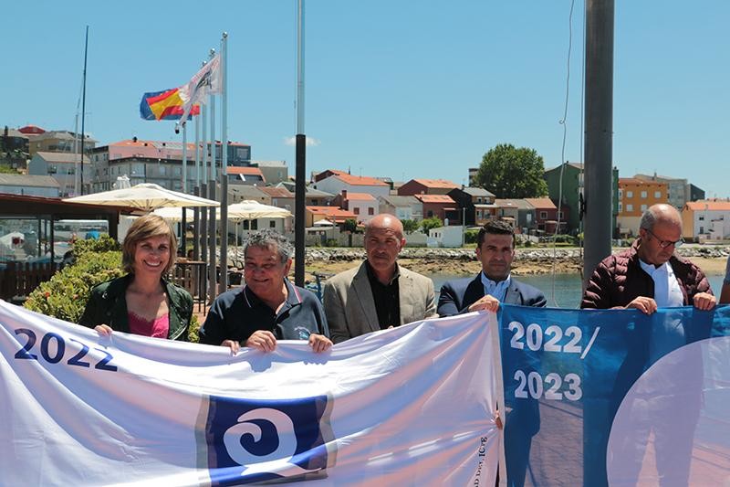 Bandera Q en Boiro.