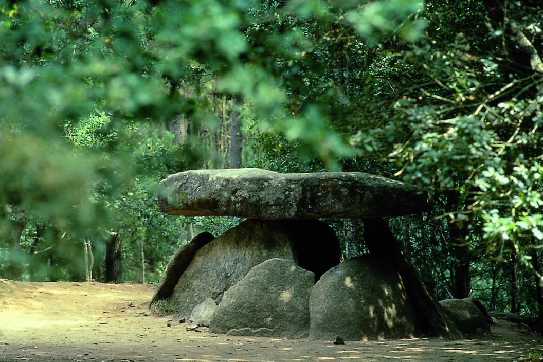 Resultado de imagen de Dolmen de Axeitos