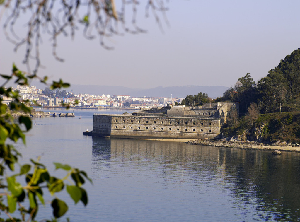 From the castle of A Palma to the castle of A Nogueirosa: via Ártabro Gulf