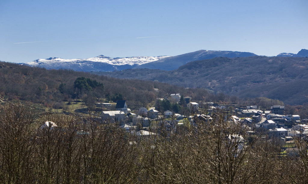 From A Veiga to the Penedos de Oulego: mountains and valleys in eastern Galicia