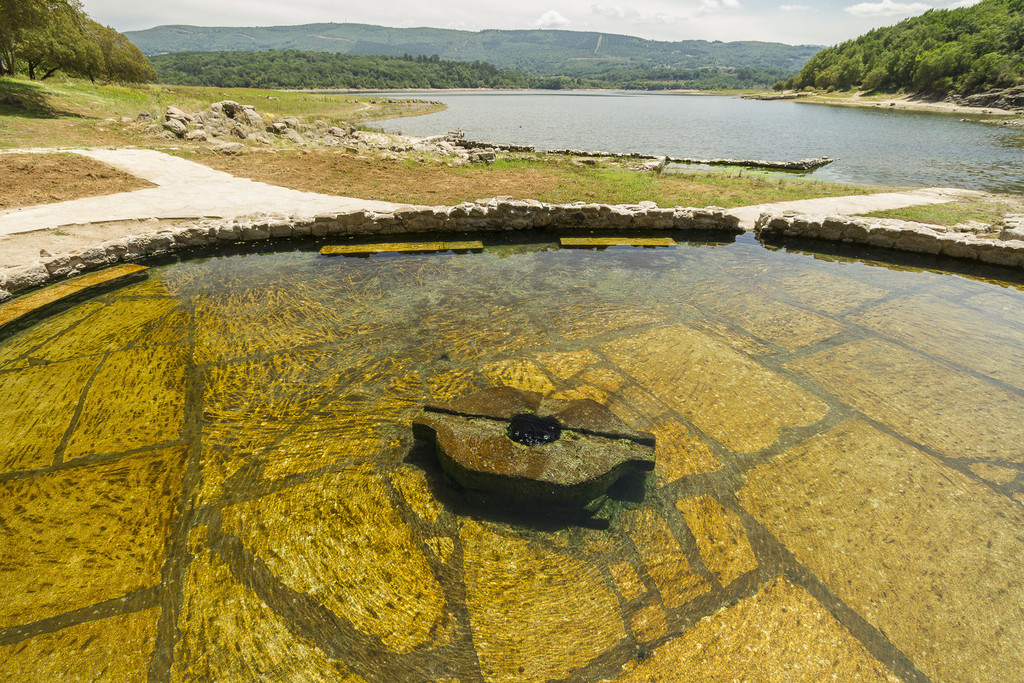 From Aquis Querquennis to A Portela do Home:  Roman remains in A Baixa Limia